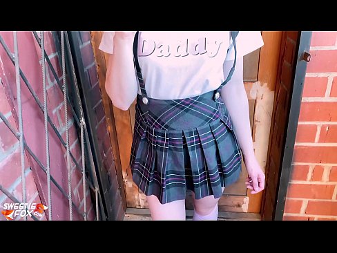 ❤️ A menina da escola chupa profundamente a piça e fode em vez de aulas. ❤️ Porno real vídeo em nós ☑