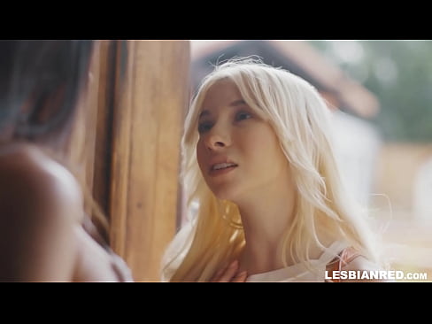 ❤️ A menina volta para casa alguns meses depois e acaba comendo a xoxota de sua madrasta ❤️ Porno real vídeo em nós ☑