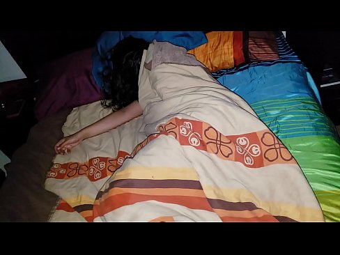 ❤️ Stepson berating sua jovem madrasta enquanto ela dorme. ❤️ Porno real vídeo em nós ☑