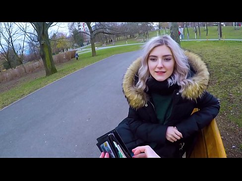 ❤️ Engole o esperma quente de um estranho por dinheiro - broche no parque por Eva Elfie ❤️ Porno real vídeo em nós ☑